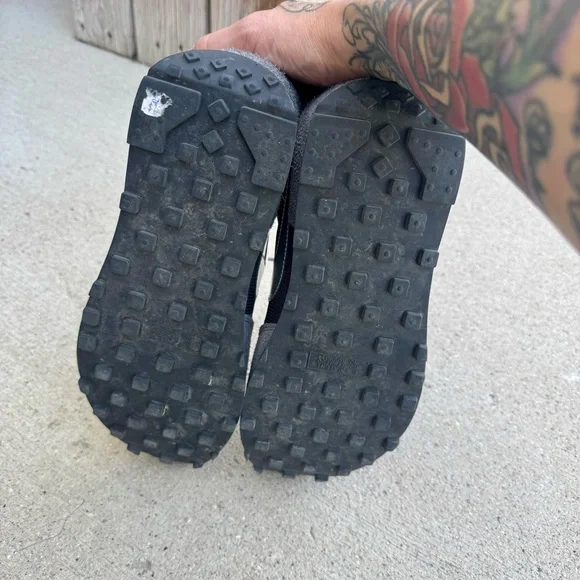 Nike Waffle running shoes Men's Black and Gray Sneakers size 10.5 10 1/2